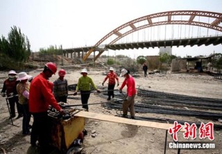 百度平台:澳门正版资料免费大全精准-新疆网红桥受损倾斜