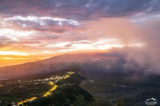 火山视频:2024澳门正版资料免费大全-看见云海中修南天门