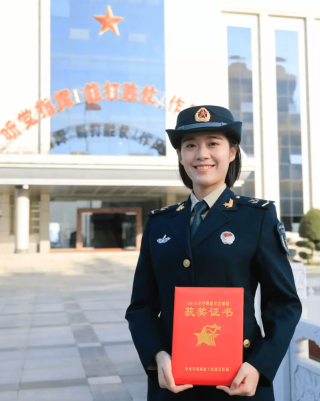 抖音视频:白小姐三期必出一肖中特-排长是什么军衔