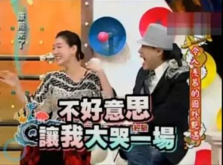 抖音视频:香港免费三中三重一组-叶珂送花祝贺黄晓明