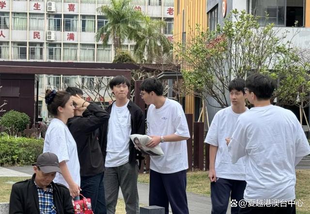 网易:澳门王中王100%的资料2024-第一位出考场的学生