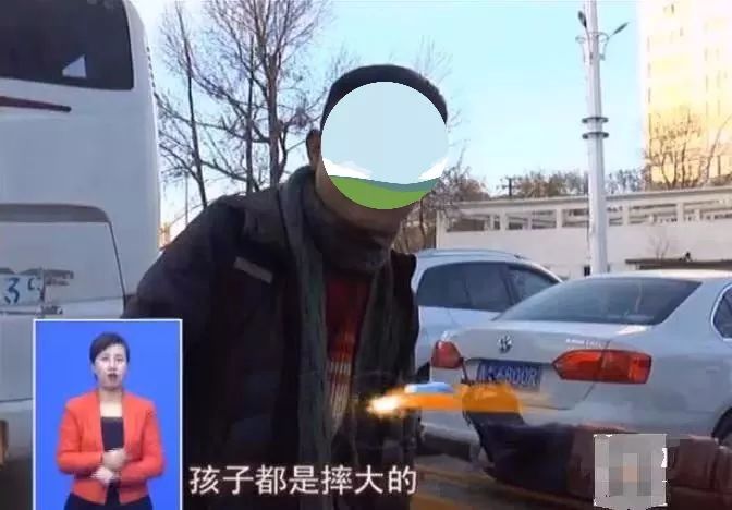 抖音视频:2024新澳彩免费资料-冲出考场抱倒妈妈