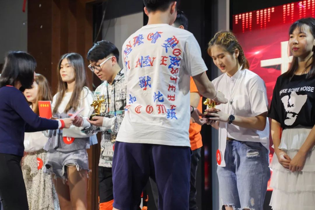 百家号:二四六王中王香港资料-高考结束举行订婚宴