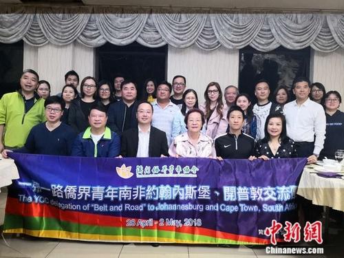 中新网:澳门金牛版正版资料大全免费-毕业拨穗带光板合影